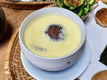 出汁と具が美味しいお吸い物で…なめらか茶碗蒸し!