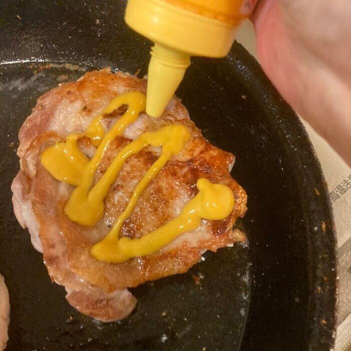 マスタードをかけます♪