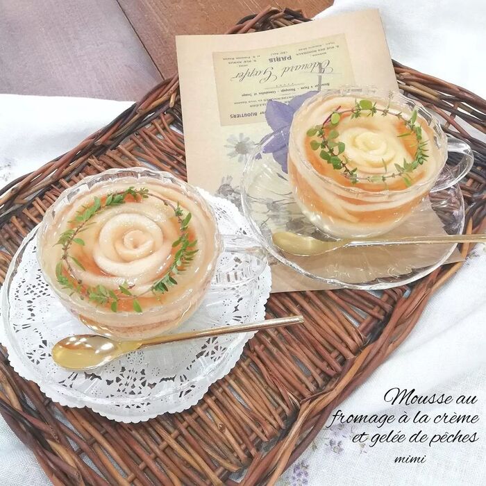 薔薇のピーチゼリーとクリームチーズのムース