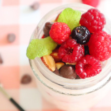 見た目にもスイーツ感覚♡チョコベリーミルク味のオーバーナイトオーツ