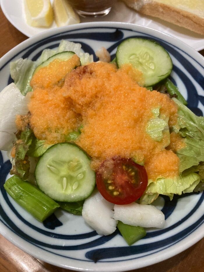 シーフードサラダにかけてみました