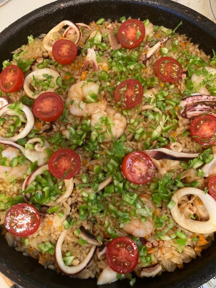 最後にピーマンとセロリの葉、トマトを飾りました