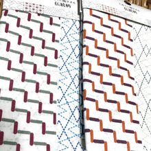 セリアの手ぬぐい風タオル 伝統柄一枚で6種の柄が楽しめます