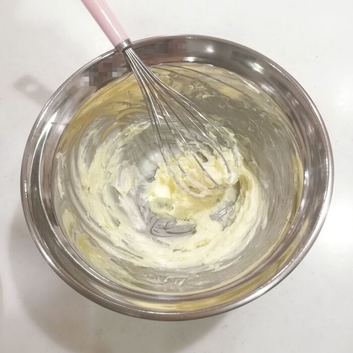 ①バターを混ぜる