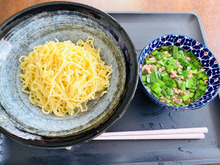 冷んやり麺に♪熱々ニラ挽肉の台湾風つけ麺