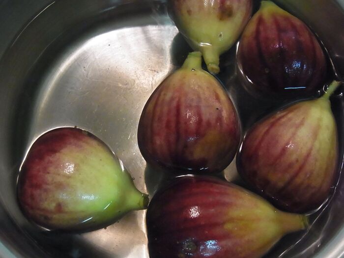 コンポートを作ります。