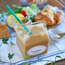 一目惚れした♪お洒落なスリコの牛乳パック型グラスでモーニング