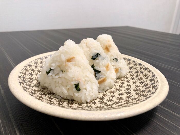 【おにぎり】《お湯を注ぐあれ》を混ぜて作ってみたら絶品!