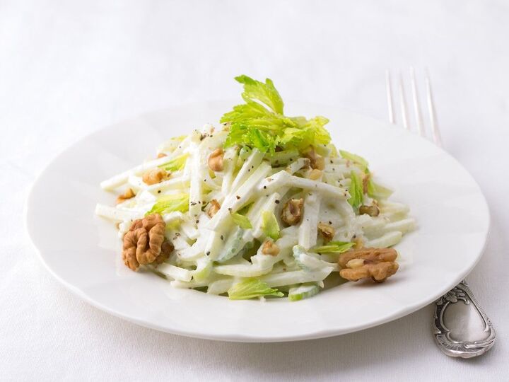 シャキシャキした食感がおいしい、セロリのサラダのレシピ