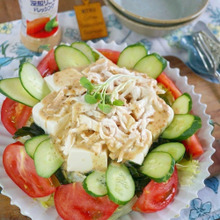 冷奴もいいけど、お豆腐はこの食べ方も美味しい♪簡単!豆腐とチキンのサラダ