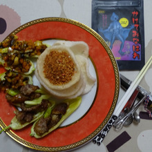 バナナピーマンのファルシー、ギンラカハマとバターナッツかぼちゃの麻辣炒めと焼き肉ネギ