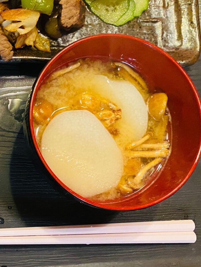 相性バッチリ!長芋となめこの味噌汁