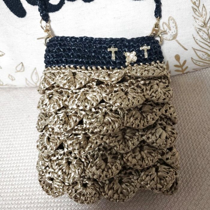 推し活の必需品!?オトナかわいい♡スマホポシェットをDIY