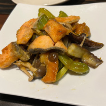 秋のメインおかず 「鮭と茄子」の甘酢炒め