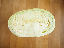 半分カットのキャベツは「ここ」を見て選ぶ!