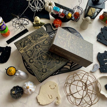 ハロウィンの小物はハロウィンブック型収納で!