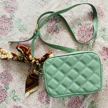 GU!春に買った使いやすいバックを秋カラーにちょこっとリメイク♪