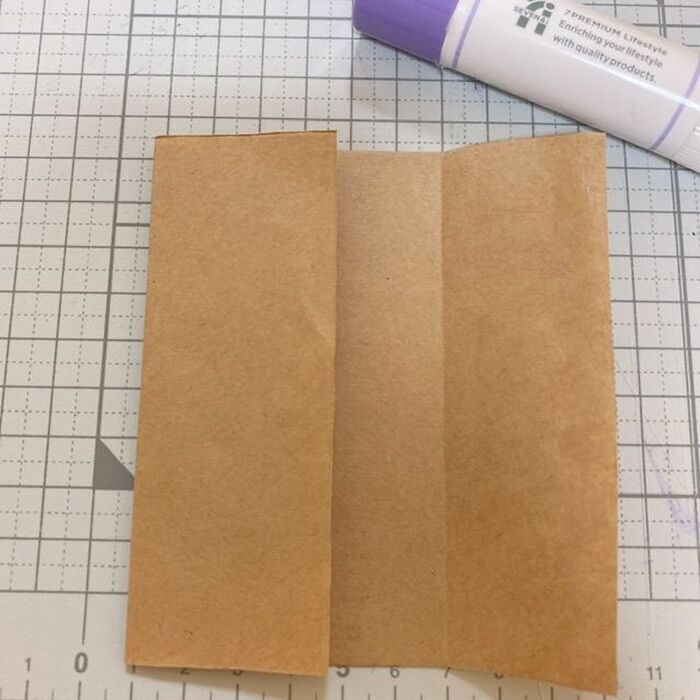 真ん中合わせで糊付け