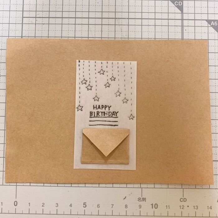 カードに合わせた封筒を作ります。