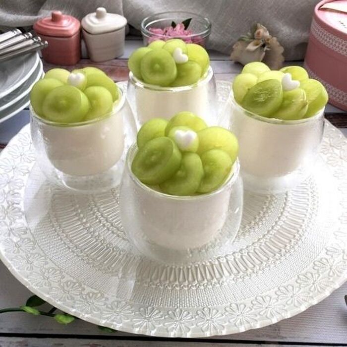 からだに優しいスイーツ!マスカットをのせたしょうが風味のパンナコッタ