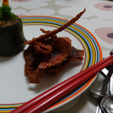 #OnigiriAction ルーローハン(魯肉飯)的な おにぎり、自家製パパドを添えて。。。