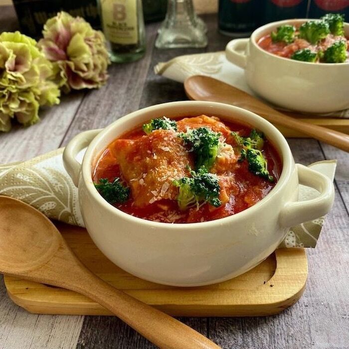 トマトジュースで元気のでるトマトとにんにくのパンスープ