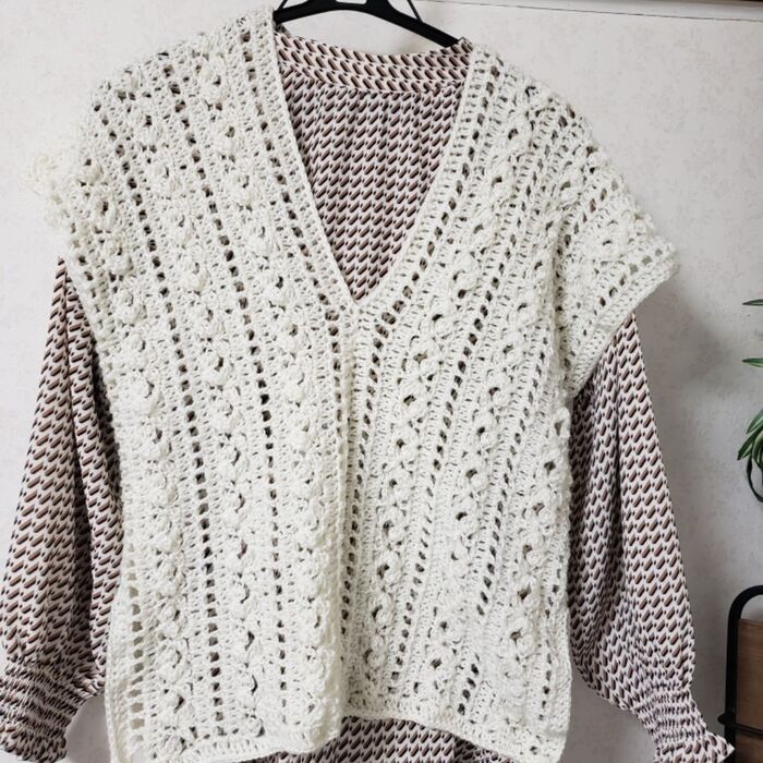 薄いブラウスにも