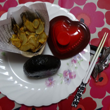 #OnigiriAction 佃煮にぎりblack、菊芋chipsを添えて・・・