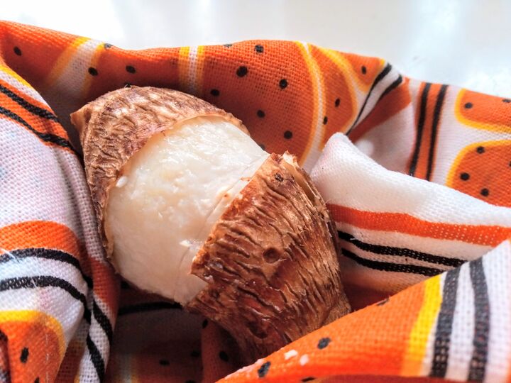 さらばヌルヌル!!里芋の皮を一発でツルッとむく時短ワザ、お教えします【冷凍保存OK】