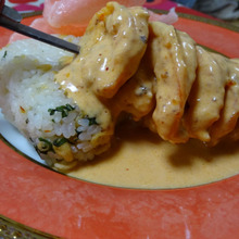 #OnigiriAction 海老マヨおにぎり、寄り添う海老せんべい