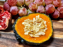 ゴーヤの苗から育った野菜で…見た目そっくりスイーツです!皮も種も食べちゃいます。