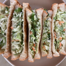 寒い朝は生野菜だけで美味しいホットサンド♪