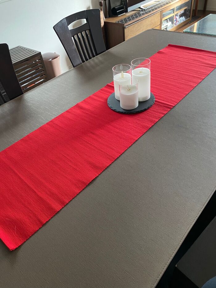 このテーブルを飾っていきます