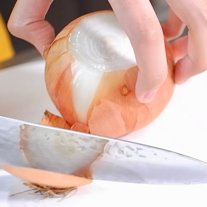 【ストレス減った〜】お店テク!玉ねぎの皮が超簡単にむける方法