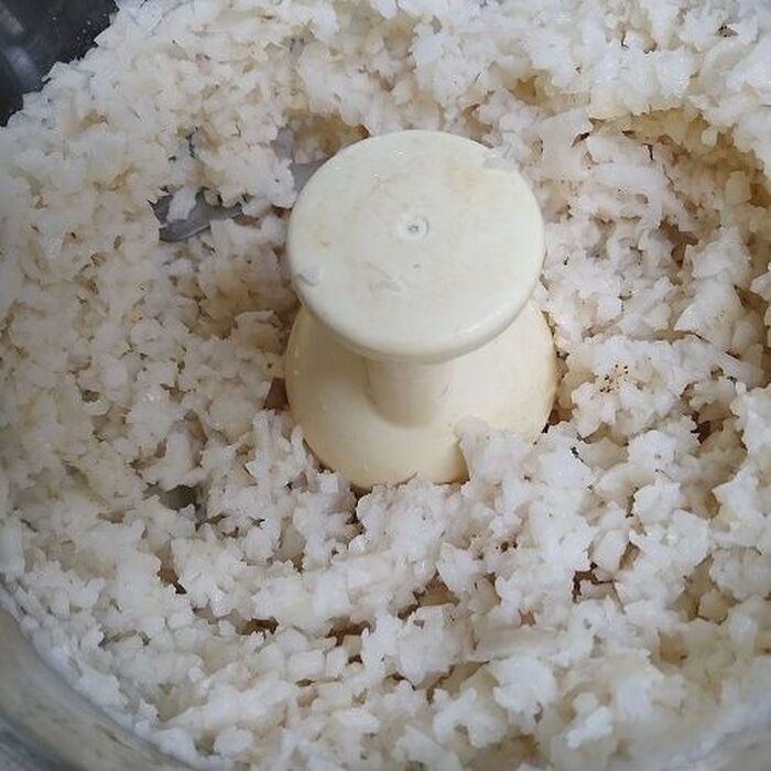 レンコンを粗みじん切りにする