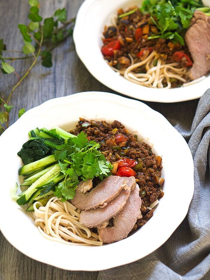 玄米麺で作る具沢山ジャージャー麺