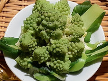 本日のサラダ~そのままロマネスコではありません…ベーコンポテトサラダ