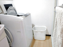 着替えを置く場所がない…狭い洗面所のお悩みを100均で解決!簡単ハンモック風収納