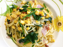 こんぶ茶でベーコンとほうれん草の和風パスタ