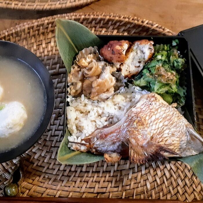 食材費100円程~コラーゲンたっぷり鯛骨出汁と昆布出汁の鯛めし弁当(鯛おかずと鯛団子汁付き)