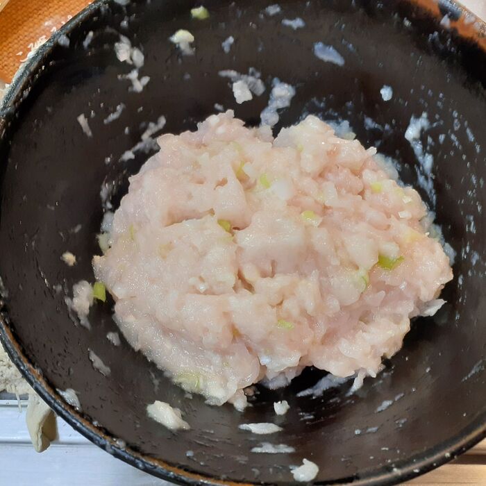 ③中落ちを良く混ぜ合わせ、刻んだネギ&すりおろした生姜&粗塩&酒&片栗粉を加えて混ぜる。