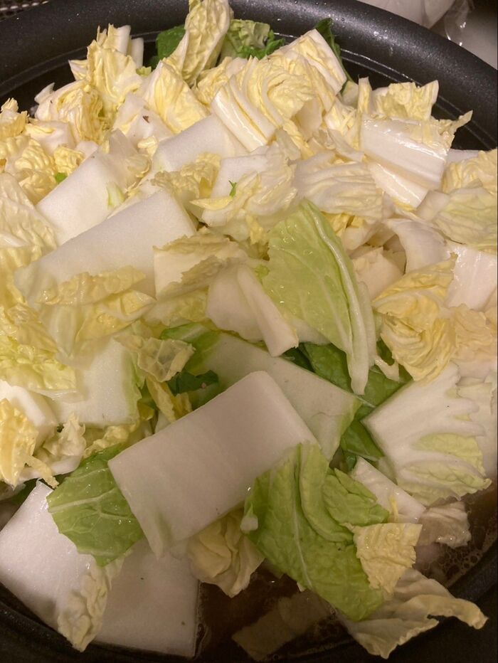 上から白菜をドサッと乗せ蓋をして火を通します