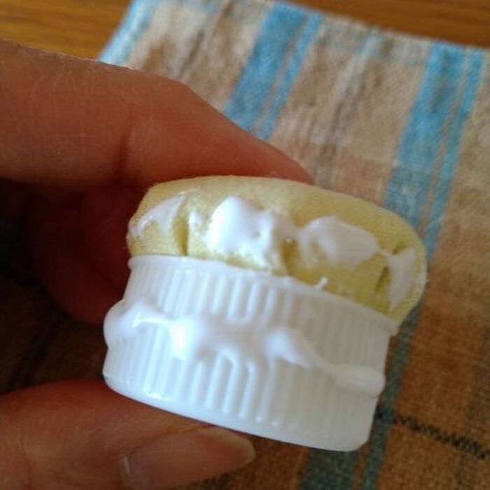 花の中心と花びらをつける