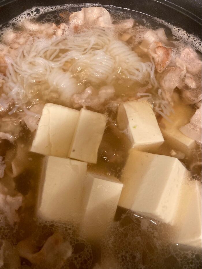 豆腐と白滝を投入♪