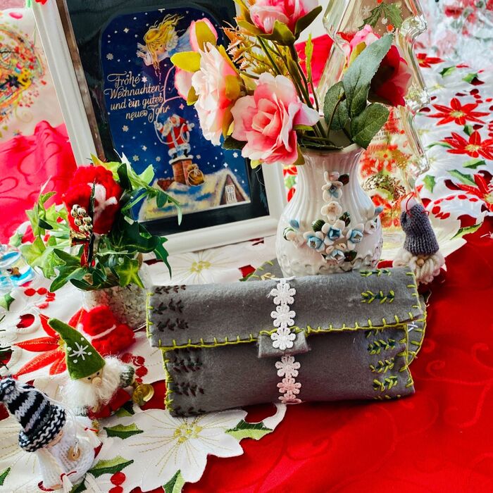 フェルトと刺繍糸を使って、北欧系メガネケース