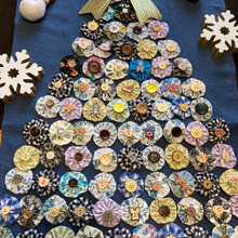 100均ミニカーテンでクリスマスハンドメイド!ヨーヨーキルトのカントリーツリー^_^