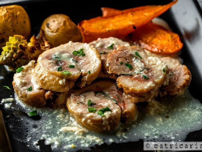 鶏肉で生ハムを巻く!X'masにおすすめの「ポッロ・リピエーノ」