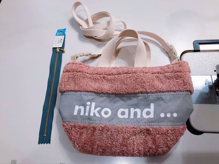 バッグイメージに合わせたファスナーカラー♡