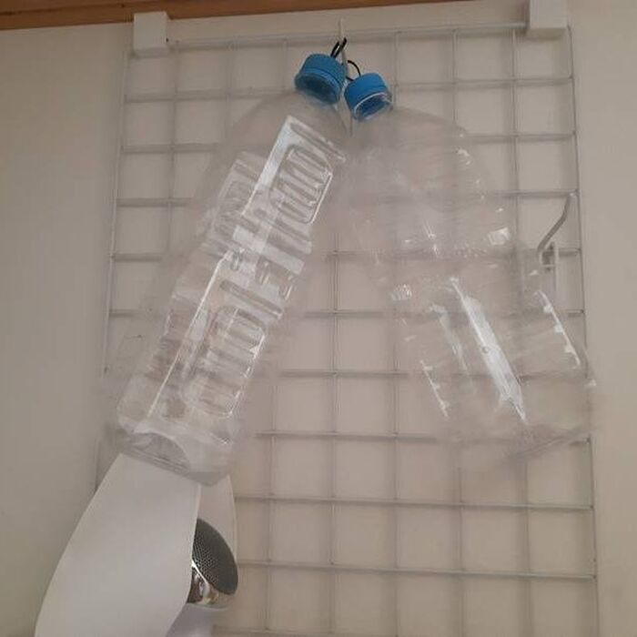 ペットボトルをつるす