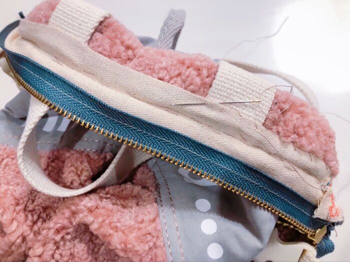 テープの端をまつり縫い♡